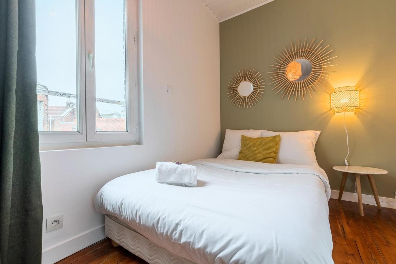2-Bedroom Apartment Near Metro Lille Ngoại thất bức ảnh